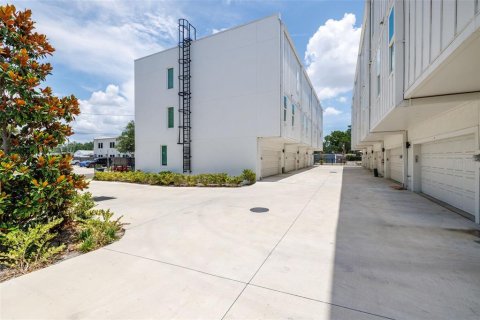 Townhouse in Tampa, Florida 3 bedrooms, 210.33 sq.m. № 1755530 - photo 28