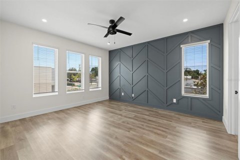 Townhouse in Tampa, Florida 3 bedrooms, 210.33 sq.m. № 1755530 - photo 13