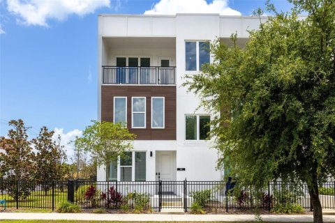 Townhouse in Tampa, Florida 3 bedrooms, 210.33 sq.m. № 1755530 - photo 1