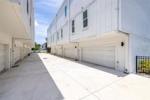 Townhouse in Tampa, Florida 3 bedrooms, 210.33 sq.m. № 1755530 - photo 14