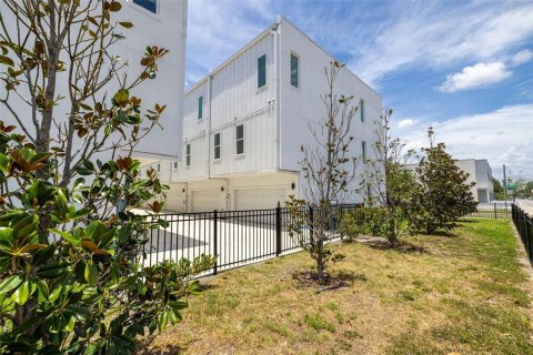 Townhouse in Tampa, Florida 3 bedrooms, 210.33 sq.m. № 1755530 - photo 26