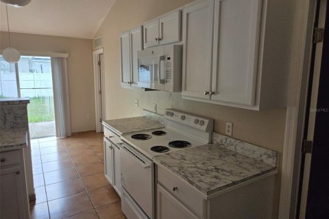 Casa en alquiler en Kissimmee, Florida, 4 dormitorios, 169.83 m2 № 1821205 - foto 18