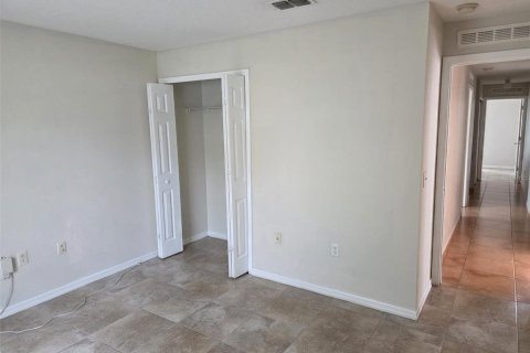 Casa en alquiler en Kissimmee, Florida, 4 dormitorios, 169.83 m2 № 1821205 - foto 12