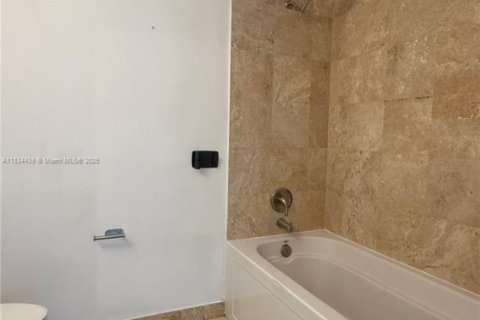 Condo in Miami, Florida, 2 bedrooms  № 1830520 - photo 17