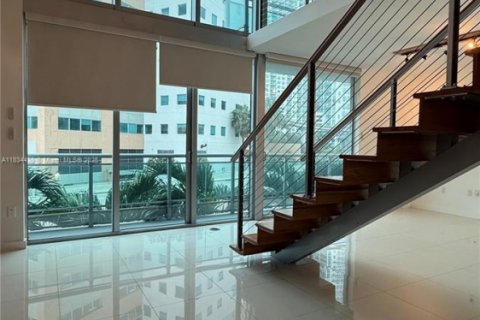 Condo in Miami, Florida, 2 bedrooms  № 1830520 - photo 1
