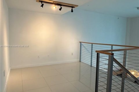 Condo in Miami, Florida, 2 bedrooms  № 1830520 - photo 7