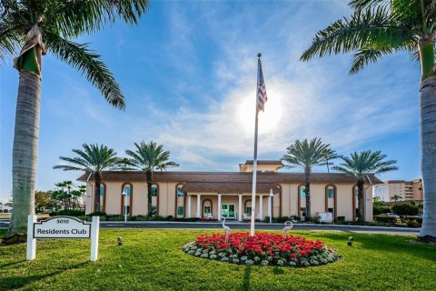 Condo in Saint Petersburg, Florida, 2 bedrooms № 2151173 - photo 15