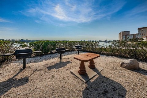 Condo in Saint Petersburg, Florida, 2 bedrooms № 2151173 - photo 20