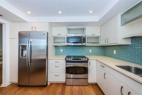 Condo in Saint Petersburg, Florida, 2 bedrooms № 2151173 - photo 7