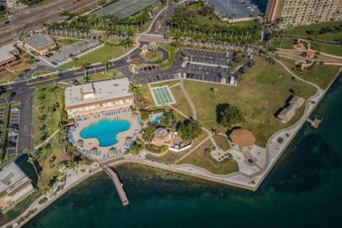 Condo in Saint Petersburg, Florida, 2 bedrooms № 2151173 - photo 24
