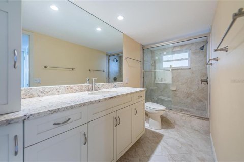 Condo in Saint Petersburg, Florida, 2 bedrooms № 2151173 - photo 10