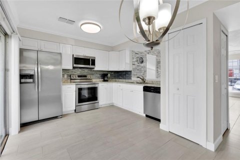 Touwnhouse à louer à Kissimmee, Floride: 2 chambres, 92.16 m2 № 2384116 - photo 7