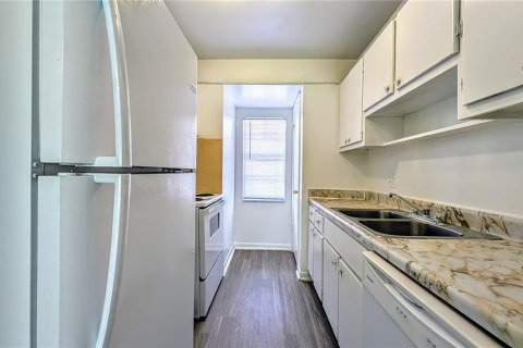 Снять в аренду квартиру в Орландо, Флорида 3 комнаты, 78.6м2, № 1824783 - фото 2