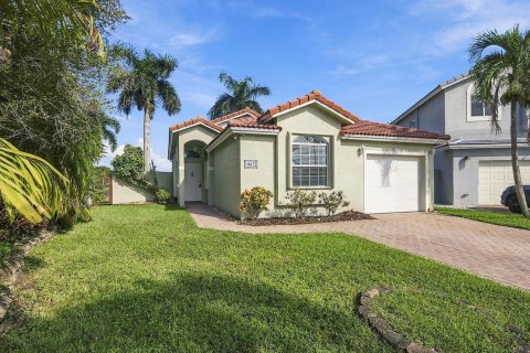 Villa ou maison à Pembroke Pines, Floride 3 chambres, 141.21 m2 № 2350736