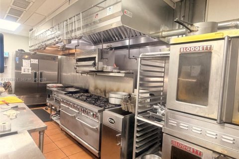 Immobilier commercial à vendre à Sunny Isles Beach, Floride № 2048672 - photo 7