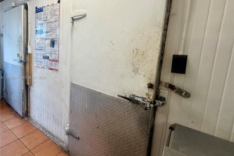 Immobilier commercial à vendre à Sunny Isles Beach, Floride № 2048672 - photo 6