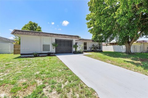 Villa ou maison à vendre à Tamarac, Floride: 3 chambres, 154.59 m2 № 1845620 - photo 2