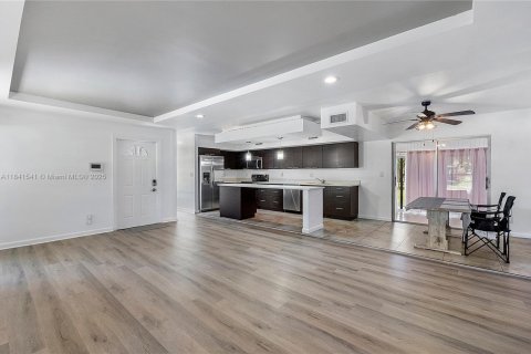 Villa ou maison à vendre à Tamarac, Floride: 3 chambres, 154.59 m2 № 1845620 - photo 9