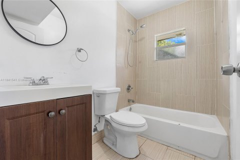 Villa ou maison à vendre à Tamarac, Floride: 3 chambres, 154.59 m2 № 1845620 - photo 25