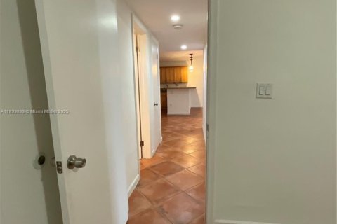 Condominio en alquiler en Miami, Florida, 2 dormitorios, 88.72 m2 № 1935346 - foto 23