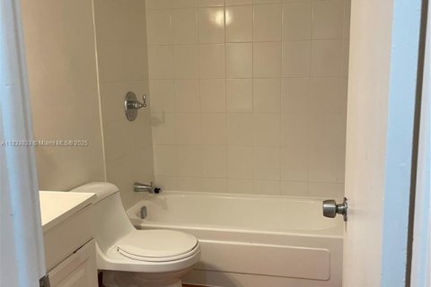 Condominio en alquiler en Miami, Florida, 2 dormitorios, 88.72 m2 № 1935346 - foto 20