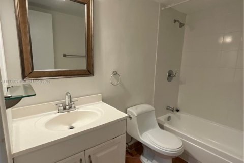 Condominio en alquiler en Miami, Florida, 2 dormitorios, 88.72 m2 № 1935346 - foto 19