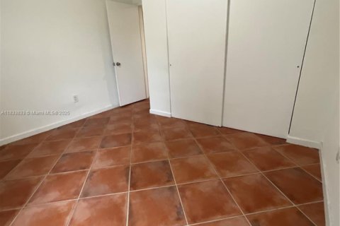 Condominio en alquiler en Miami, Florida, 2 dormitorios, 88.72 m2 № 1935346 - foto 17