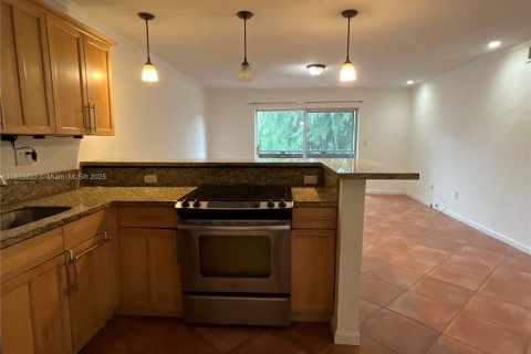 Condominio en alquiler en Miami, Florida, 2 dormitorios, 88.72 m2 № 1935346 - foto 3