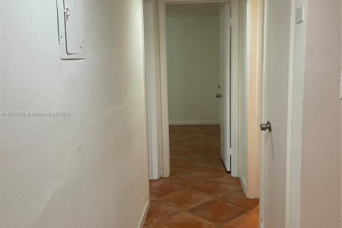 Condominio en alquiler en Miami, Florida, 2 dormitorios, 88.72 m2 № 1935346 - foto 15