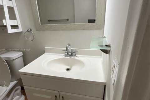 Condominio en alquiler en Miami, Florida, 2 dormitorios, 88.72 m2 № 1935346 - foto 25