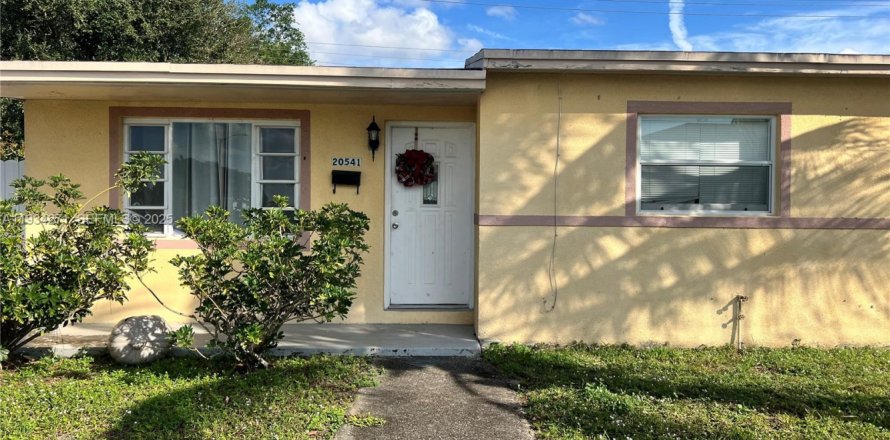 Casa en Miami Gardens, Florida 3 dormitorios, 90.77 m2 № 1992322