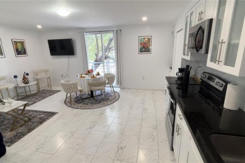 Apartment in Miami, Florida 3 bedrooms, 92.9 sq.m. № 2087839