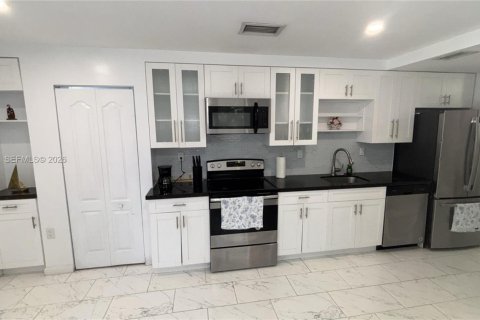 Apartment in Miami, Florida 3 bedrooms, 92.9 sq.m. № 2087839 - photo 12
