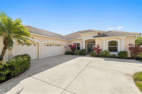 House in Bradenton, Florida 4 bedrooms, 228.82 sq.m. № 1732284 - photo 1