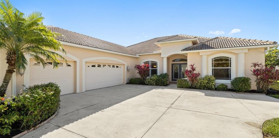 House in Bradenton, Florida 4 bedrooms, 228.82 sq.m. № 1732284