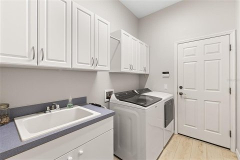 House in Bradenton, Florida 4 bedrooms, 228.82 sq.m. № 1732284 - photo 23
