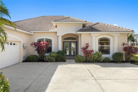 House in Bradenton, Florida 4 bedrooms, 228.82 sq.m. № 1732284 - photo 2