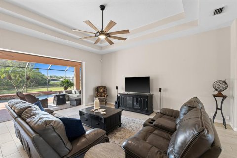 House in Bradenton, Florida 4 bedrooms, 228.82 sq.m. № 1732284 - photo 6