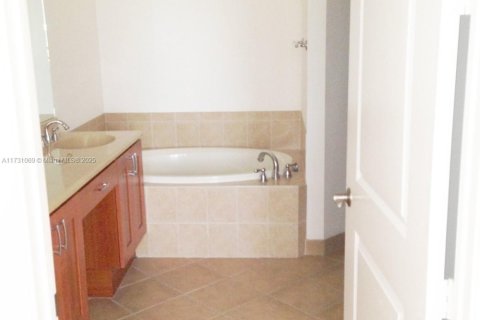 Condo in Sunrise, Florida, 2 bedrooms  № 1710112 - photo 21