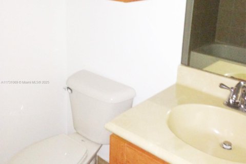 Condo in Sunrise, Florida, 2 bedrooms  № 1710112 - photo 16
