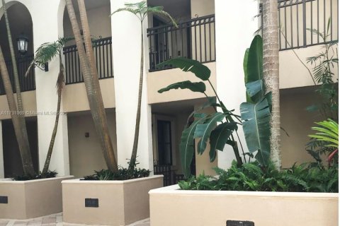 Condo in Sunrise, Florida, 2 bedrooms  № 1710112 - photo 9