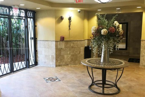 Condo in Sunrise, Florida, 2 bedrooms  № 1710112 - photo 6