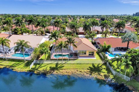 House in Plantation, Florida 5 bedrooms, 288.93 sq.m. № 1035911 - photo 1