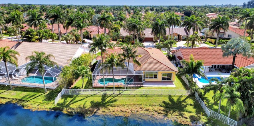 House in Plantation, Florida 5 bedrooms, 288.93 sq.m. № 1035911