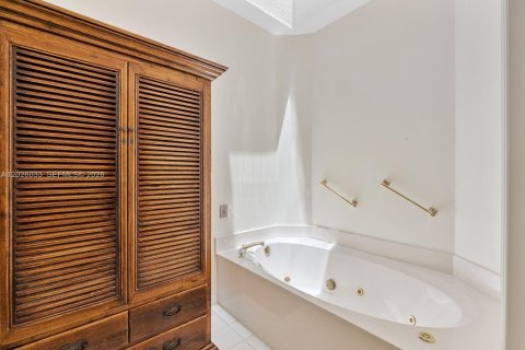 Купить кондоминиум в Юпитер, Флорида 6 комнат, 209.87м2, № 2179803 - фото 23