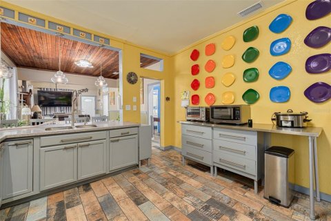 House in Tampa, Florida 3 bedrooms, 124.86 sq.m. № 1817481 - photo 11