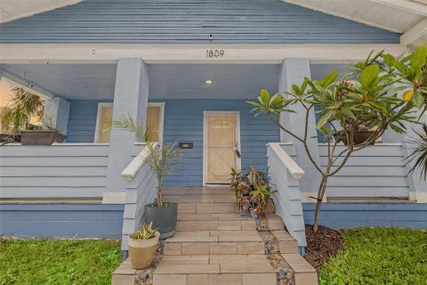 House in Tampa, Florida 3 bedrooms, 124.86 sq.m. № 1817481 - photo 2