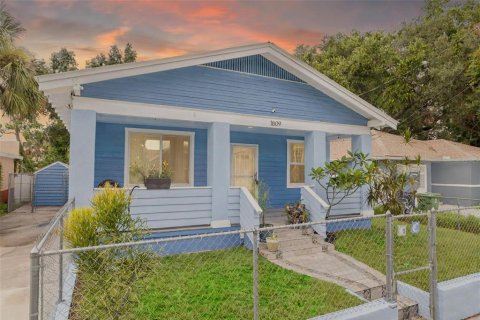House in Tampa, Florida 3 bedrooms, 124.86 sq.m. № 1817481 - photo 1