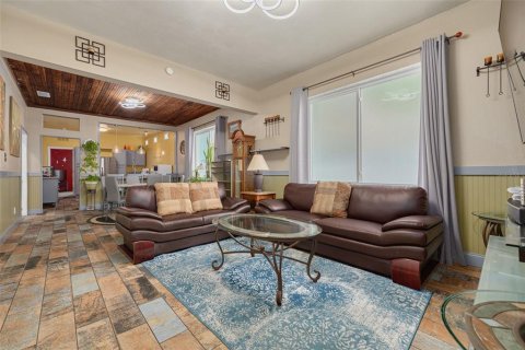 House in Tampa, Florida 3 bedrooms, 124.86 sq.m. № 1817481 - photo 4