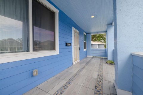House in Tampa, Florida 3 bedrooms, 124.86 sq.m. № 1817481 - photo 28